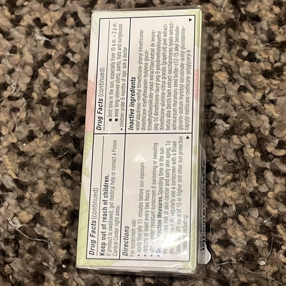 Clinique even better makeup broad spectrum SPF15 evens and corrects 1floz 30ml - Picture 3 of 6